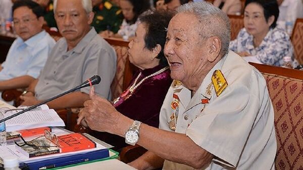 Đại tá Trần Minh Sơn, nguyên Thành Đội phó Sài Gòn – Gia Định tại Hội thảo “Lực lượng Biệt động Sài Gòn – Gia Định trong cuộc kháng chiến chống Mỹ cứu nước – Giá trị lịch sử và bài học kinh nghiệm” do Bộ Tư lệnh TPHCM và Ban Tuyên giáo Thành ủy TPHCM phối hợp tổ chức ngày 28-1 - Sputnik Việt Nam