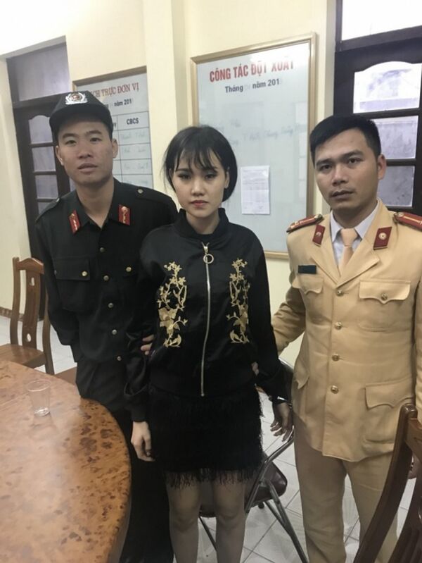 Nguyễn Hồng Diễm tại cơ quan chức năng. - Sputnik Việt Nam