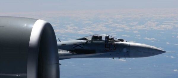 A U.S. RC-135U flying in international airspace over the Baltic Sea was intercepted by a Russian SU-27 Flanker June 19, 2017 - Sputnik Việt Nam