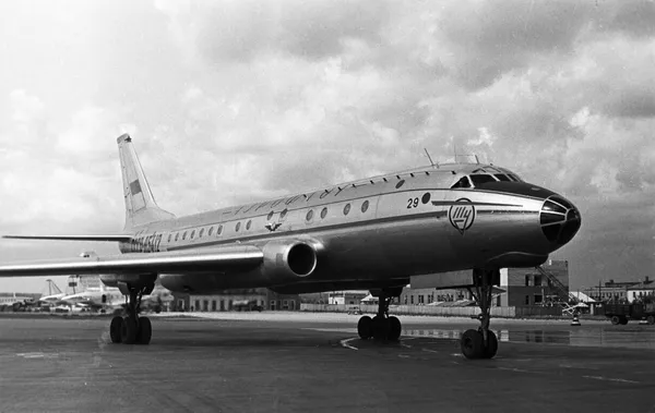 Máy bay phản lực đầu tiên của Liên Xô Tu-104 Máy bay phản lực đầu tiên của Liên Xô Tu-104 - Sputnik Việt Nam