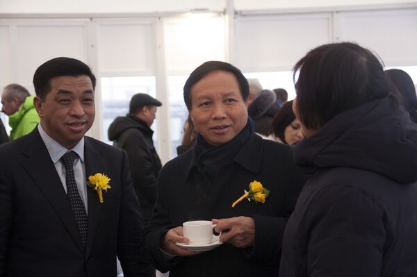 Đại sứ Việt Nam tại Liên bang Nga Ngô Đức Mạnh tại lễ khai trương tổ hợp chăn nuôi bò sữa do TH True Milk xây dựng ở quận Volokolamsky, Moskva. - Sputnik Việt Nam