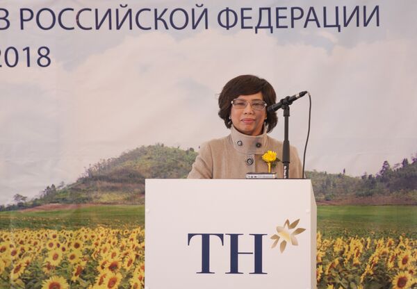 Người đứng đầu Tập đoàn TH True Milk Thái Hương tại lễ khai trương tổ hợp chăn nuôi bò sữa do TH True Milk xây dựng ở quận Volokolamsky, Moskva. - Sputnik Việt Nam