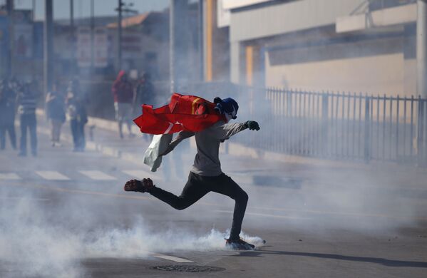 Người biểu tình trong lễ nhậm chức của Tổng thống Juan Orlando Hernandez ở Tegucigalpa, Honduras - Sputnik Việt Nam