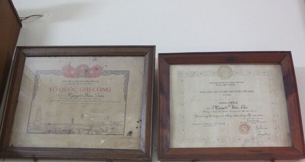  Bằng khen của ông Nguyễn Văn Lém được Nhà nước truy tặng. - Sputnik Việt Nam