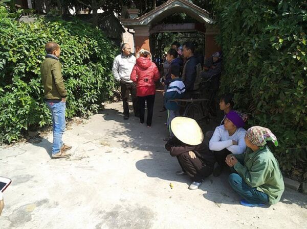 Người dân địa phương bàng hoàng trước cái chết của nạn nhân - Sputnik Việt Nam