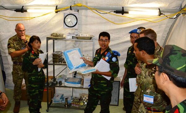 Hoạt động đào tạo huấn luyện tại Bệnh viện dã chiến cấp 2 của Việt Nam Hoạt động đào tạo huấn luyện tại Bệnh viện dã chiến cấp 2 của Việt Nam - Sputnik Việt Nam