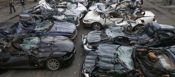 Đích thân Tổng thống Philippines Rodrigo Duterte đã ra lệnh phá hủy 30 chiếc xe sang có tổng trị giá lên tới gần 32 tỷ đồng. Đích thân Tổng thống Philippines Rodrigo Duterte đã ra lệnh phá hủy 30 chiếc xe sang có tổng trị giá lên tới gần 32 tỷ đồng. - Sputnik Việt Nam