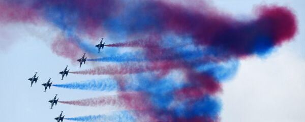 Màn trình diễn của phi đội biểu diễn máy bay Đại Bàng Đen (Black Eagles), Hàn Quốc tại Triễn lãm hàng không ở Singapore - Sputnik Việt Nam