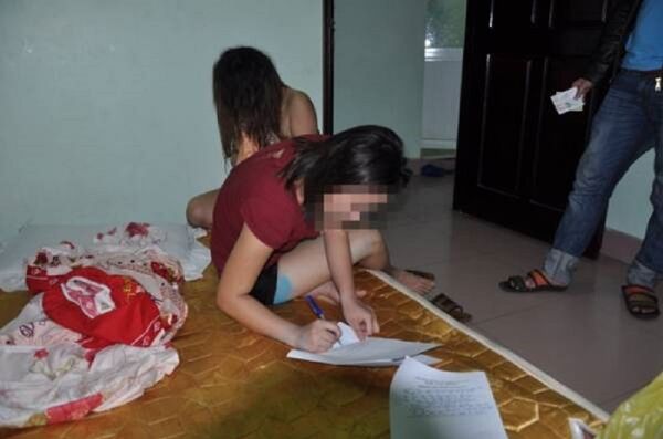 Công an Q.Hải Châu, TP.Đà Nẵng bắt quả tang tiệm cắt tóc kiêm bán dâm trên địa bàn - Sputnik Việt Nam