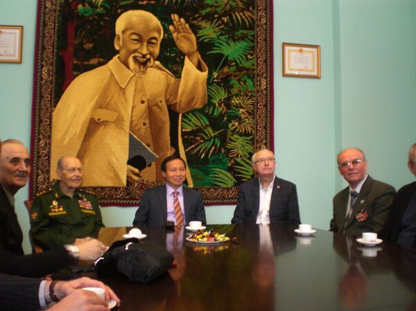 Tân Đại sứ Việt Nam tại Nga Ngô Đức Mạnh khi tiếp đại diện các tổ chức xã hội Nga có mối liên hệ hiệp lực mật thiết nhất với Việt Nam - Sputnik Việt Nam