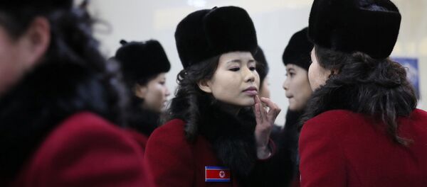Nữ cổ động viên của Bắc Triều Tiên đến Thế vận hội Mùa đông 2018 tại Hàn Quốc. - Sputnik Việt Nam