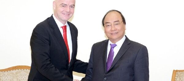 Thủ tướng Nguyễn Xuân Phúc và Chủ tịch FIFA Gianni Infantino - Sputnik Việt Nam
