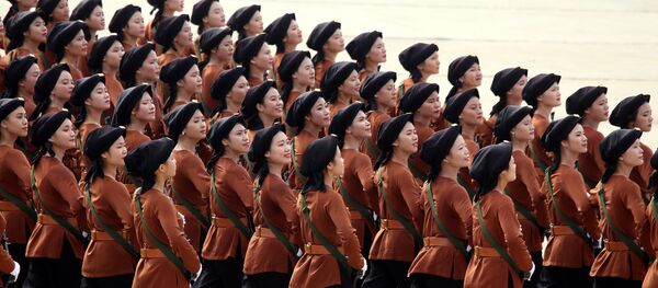 Nữ quân nhân quân đội Việt Nam trong cuộc diễu hành tại Hà Nội - Sputnik Việt Nam