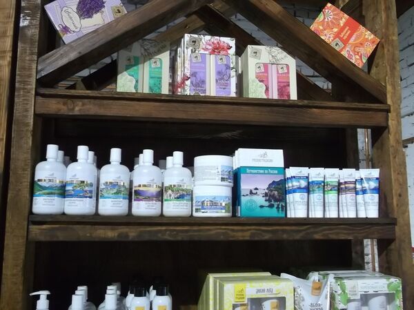 Sản phẩm mỹ phẩm Nga Krasnaya Liniya - Sputnik Việt Nam