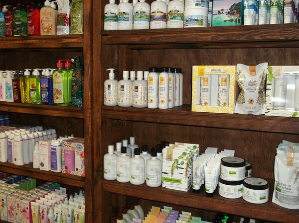 Sản phẩm mỹ phẩm Nga Krasnaya Liniya - Sputnik Việt Nam