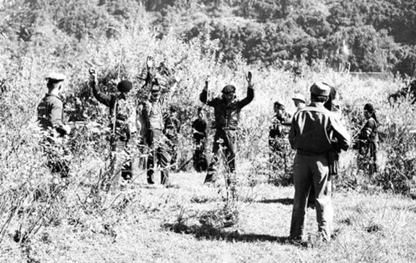 Một toán biệt kích bị bắt ngay khi vừa nhảy dù xuống miền Bắc Một toán biệt kích bị bắt ngay khi vừa nhảy dù xuống miền Bắc - Sputnik Việt Nam