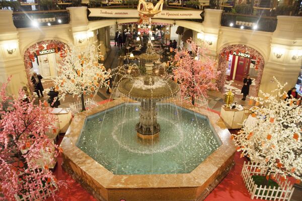 Cửa hiệu GUM của Matxcơva trang hoàng đón Tết - Sputnik Việt Nam