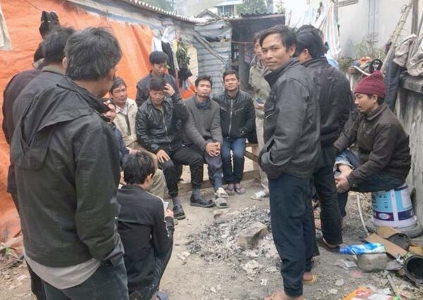 Chủ thầu bỏ trốn, 37 công nhân nghèo không có tiền về quê ăn Tết  - Sputnik Việt Nam