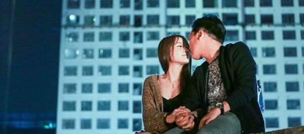 Mới cầu hôn Nhã Phương, Trường Giang đã bị Sam cưỡng hôn đến mức “quắn quéo” tay chân - Sputnik Việt Nam