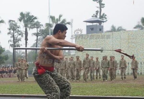 Lính Đặc công Việt Nam có khả năng sử dụng binh khí rất đa dạng - Sputnik Việt Nam