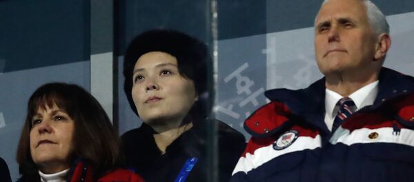 Mike Pence, Kim Yo Jong và Karen Pence tại Olympic 2018 Mike Pence, Kim Yo Jong và Karen Pence tại Olympic 2018 - Sputnik Việt Nam