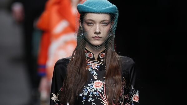 Сhiếc áo trong bộ sưu tập Gucci 2016/2017 - Sputnik Việt Nam