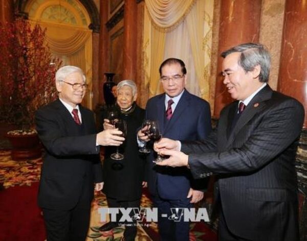 Tổng Bí thư Nguyễn Phú Trọng chúc Tết các đồng chí lãnh đạo và nguyên lãnh đạo Đảng, Nhà nước. - Sputnik Việt Nam