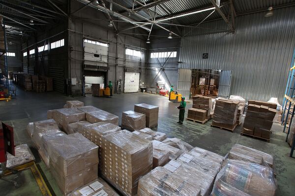 Một nhà kho của Công ty thương mại RemiLing  - Sputnik Việt Nam