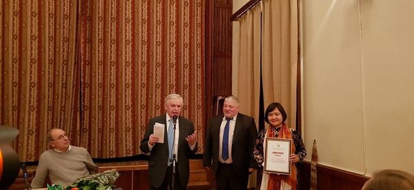 Dịch giả Thụy Anh nhận giải Ngôn từ-sợi dây gắn kết của Nga - Sputnik Việt Nam