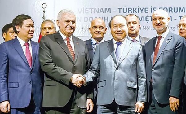 Thủ tướng Nguyễn Xuân Phúc và Thủ tướng Thổ Nhĩ Kỳ Binali Yildirim tại Diễn đàn doanh nghiệp Việt Nam-Thổ Nhĩ Kỳ - Sputnik Việt Nam