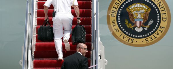 Ядерный чемоданчик президента США Дональда Трампа Ядерный чемоданчик президента США Дональда Трампа - Sputnik Việt Nam