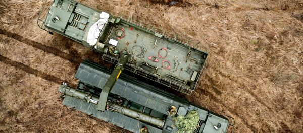 Xe vận chuyển-nạp nhiên liệu của tổ hợp Iskander-K với tên lửa có cánh R-500 trong khu vực Krasnodar - Sputnik Việt Nam