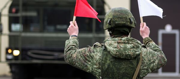 Người quân nhân trong cuộc luyện tập với hệ thống tên lửa chiến thuật Iskander-M trong khu vực Krasnodar - Sputnik Việt Nam