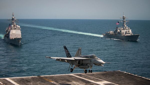 An F/A-18E Super Hornet lands on the flight deck of the U.S. Navy aircraft carrier USS Carl Vinson as the Ticonderoga-class guided-missile cruiser USS Lake Champlain (L) and the Arleigh Burke-class guided-missile destroyer USS Wayne E. Meyer transit the western Pacific Ocean May 3, 2017. - Sputnik Việt Nam