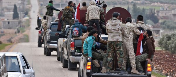A picture taken on February 20, 2018 shows a convoy of pro-Syrian government fighters arriving in Syria's northern region of Afrin - Sputnik Việt Nam