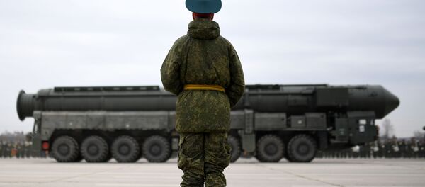 Hệ thống tên lửa thế hệ thứ năm Yars tại cuộc diễn tập phối thuộc nhân Ngày Chiến thắng - Sputnik Việt Nam