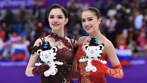 Alina Zagitova và Evgenia Medvedeva - Sputnik Việt Nam