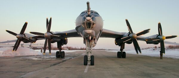 Máy bay săn ngầm tầm xa Tu-142.  - Sputnik Việt Nam