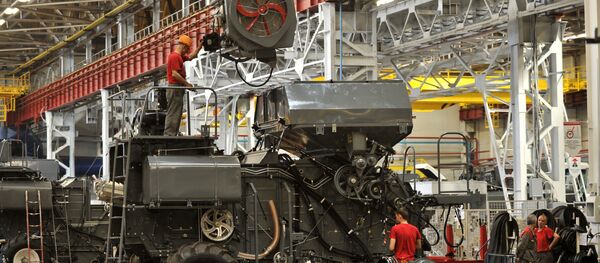 Dây chuyền lắp ráp máy liên hợp trong nhà máy của tập đoàn Rostselmash, Rostov-na-Donu Dây chuyền lắp ráp máy liên hợp trong nhà máy của tập đoàn Rostselmash, Rostov-na-Donu - Sputnik Việt Nam