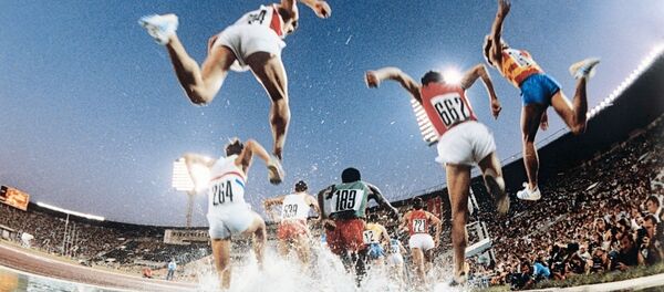 Chạy vượt chướng ngại vật trong Thế vận hội Olympic XXII ở Matxcơva - Sputnik Việt Nam