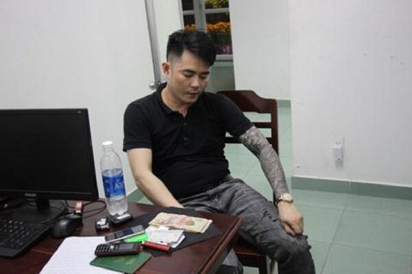 Anh Sơn tại cơ quan công an Anh Sơn tại cơ quan công an - Sputnik Việt Nam