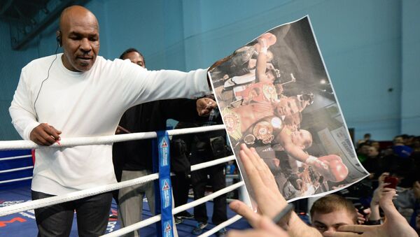 Võ sỹ quyền Anh Mike Tyson tới thăm Yekaterinburg - Sputnik Việt Nam