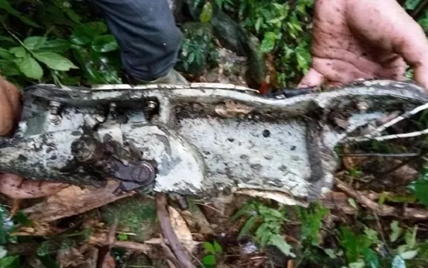 Tìm thấy mảnh kim loại, có khả năng là của chiếc máy bay Liên Xô MiG-21 bị rơi ở Tam Đảo năm 1971 Tìm thấy mảnh kim loại, có khả năng là của chiếc máy bay Liên Xô MiG-21 bị rơi ở Tam Đảo năm 1971 - Sputnik Việt Nam