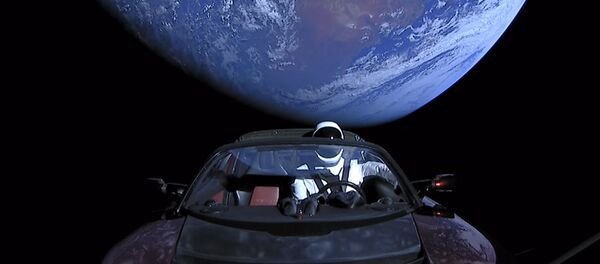 SpaceX phóng tên lửa Falcon Heavy mang chiếc xe mui trần Tesla ra khoảng không vũ trụ - Sputnik Việt Nam