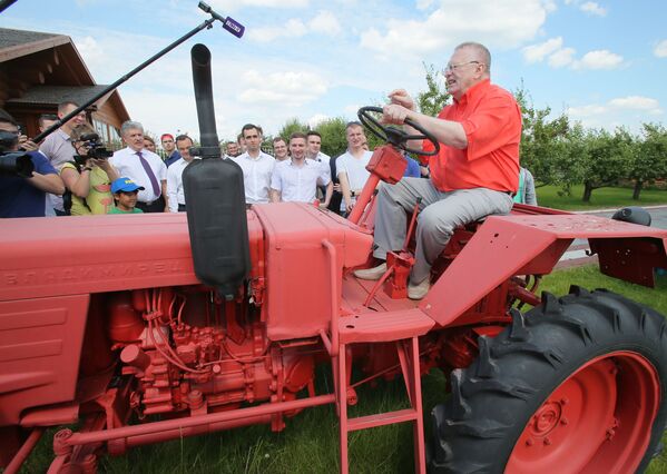 Ông Vladimir Zhirinovsky thăm “Nông trang Lenin” - Sputnik Việt Nam