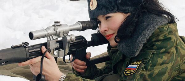 Những người tham gia vòng chung kết cuộc thi quân đội toàn Nga Người đẹp trên thao trường trong quá trình thi bắn Những người tham gia vòng chung kết cuộc thi quân đội toàn Nga Người đẹp trên thao trường trong quá trình thi bắn - Sputnik Việt Nam