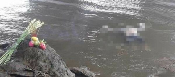 Vị trí thi thể nạn nhân Hiền được người câu cá tìm thấy. - Sputnik Việt Nam