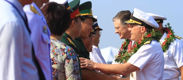 Đại sứ Mỹ tại Việt Nam, Phó đô đốc Sawyer, Chuẩn đô đốc Fuller được chào đón tại cảng Tiên Sa ở Đà Nẵng - Sputnik Việt Nam