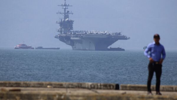 Tàu sân bay Mỹ USS Carl Vinson tại cảng Tiên Sa ở Đà Nẵng - Sputnik Việt Nam