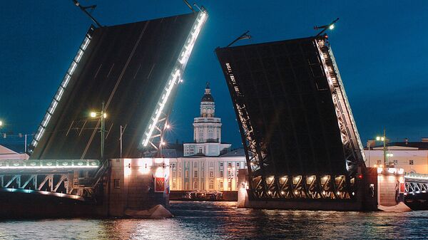 Cầu Cung Điện trên sông Neva ở thành phố St. Petersburg - Sputnik Việt Nam